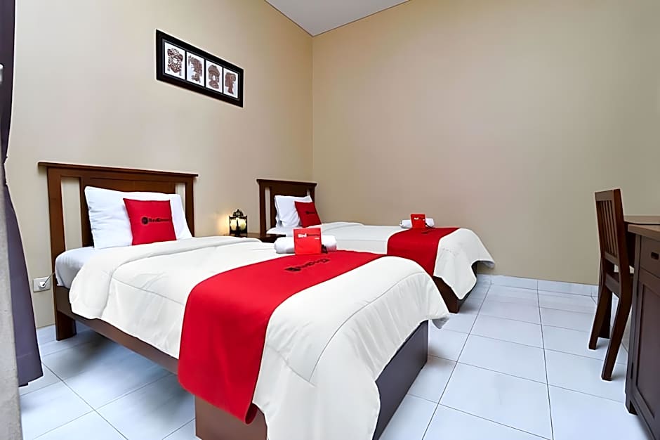 RedDoorz near Pantai Sanur Bali