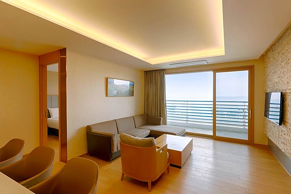Photo 1 of 7 of Silver Suite (With Kitchenette, Ocean View)