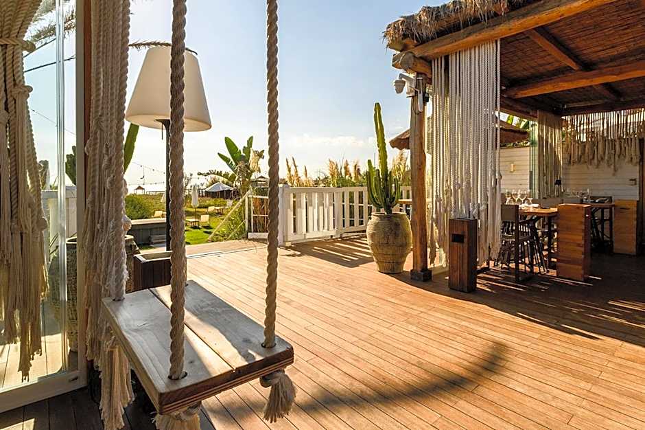 CUMEJA Beach Club & Hotel