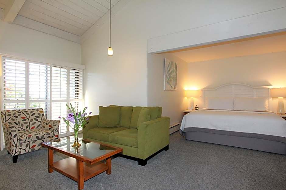 Lobos Lodge