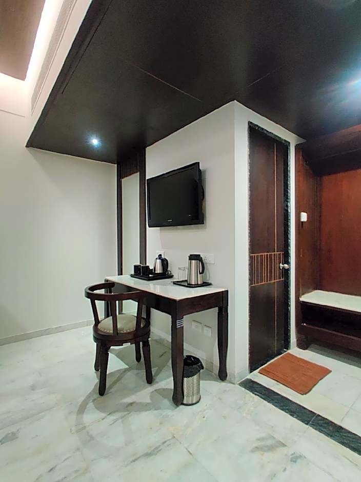 Hotel Saratharajans