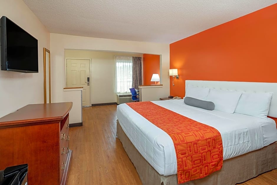 Howard Johnson by Wyndham Savannah GA