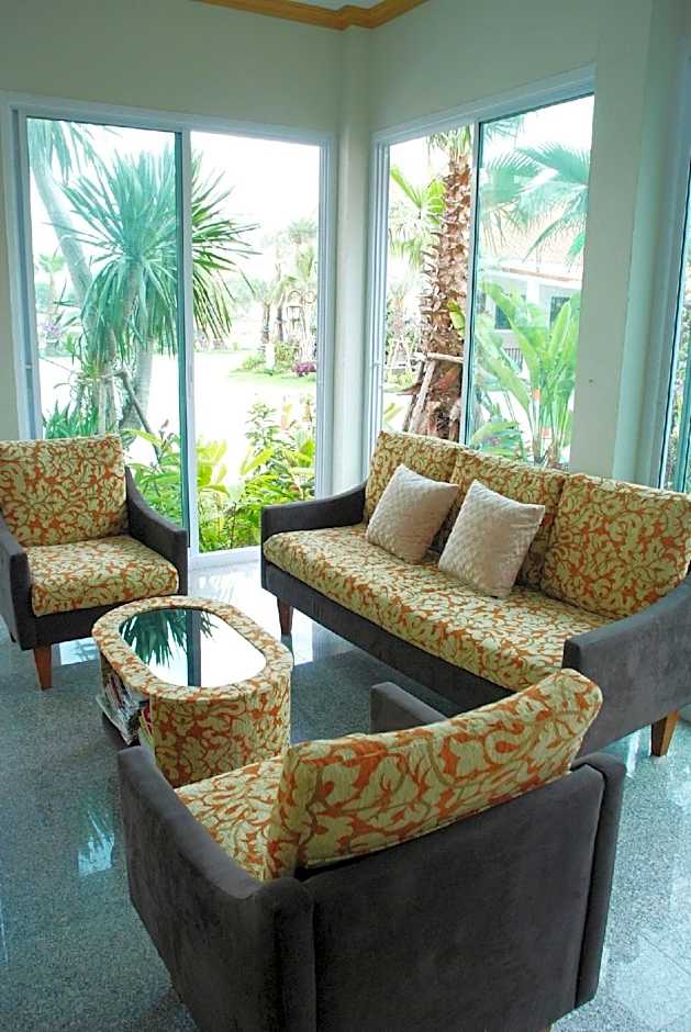 Martina Hotel Surin