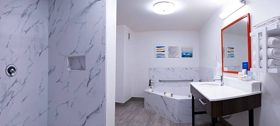 Hampton Inn By Hilton And Suites Seal Beach
