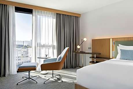 Corner Room, Guest room, 1 King, City view, Corner room