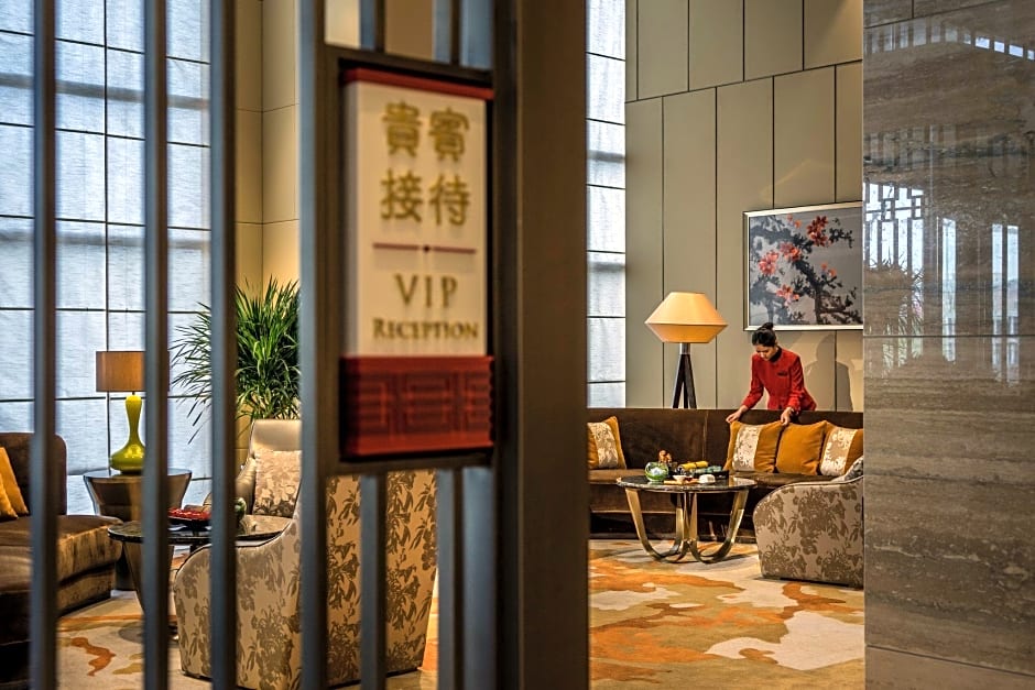HUALUXE Yangjiang City Center By IHG