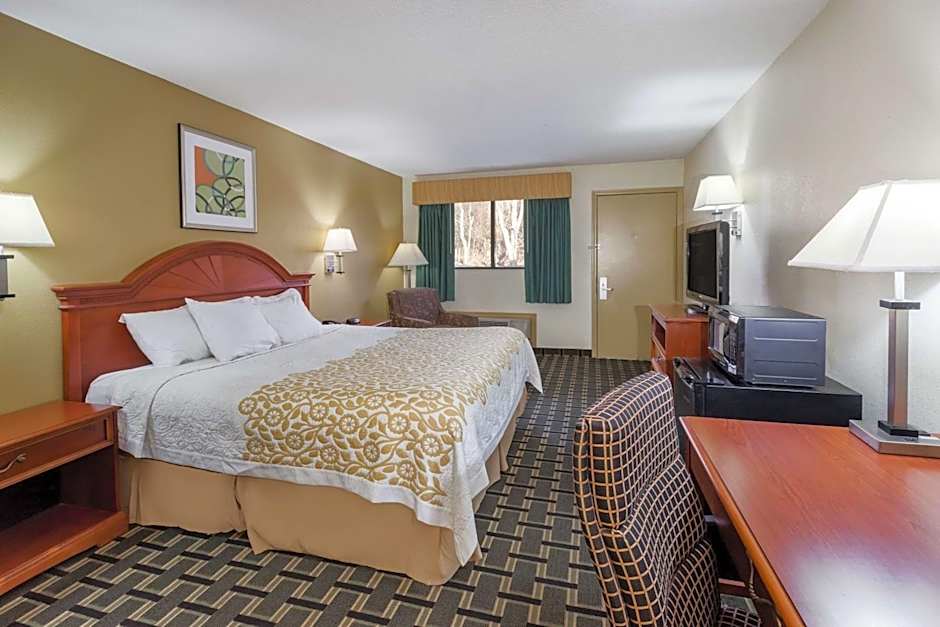 Days Inn by Wyndham Kent - Akron