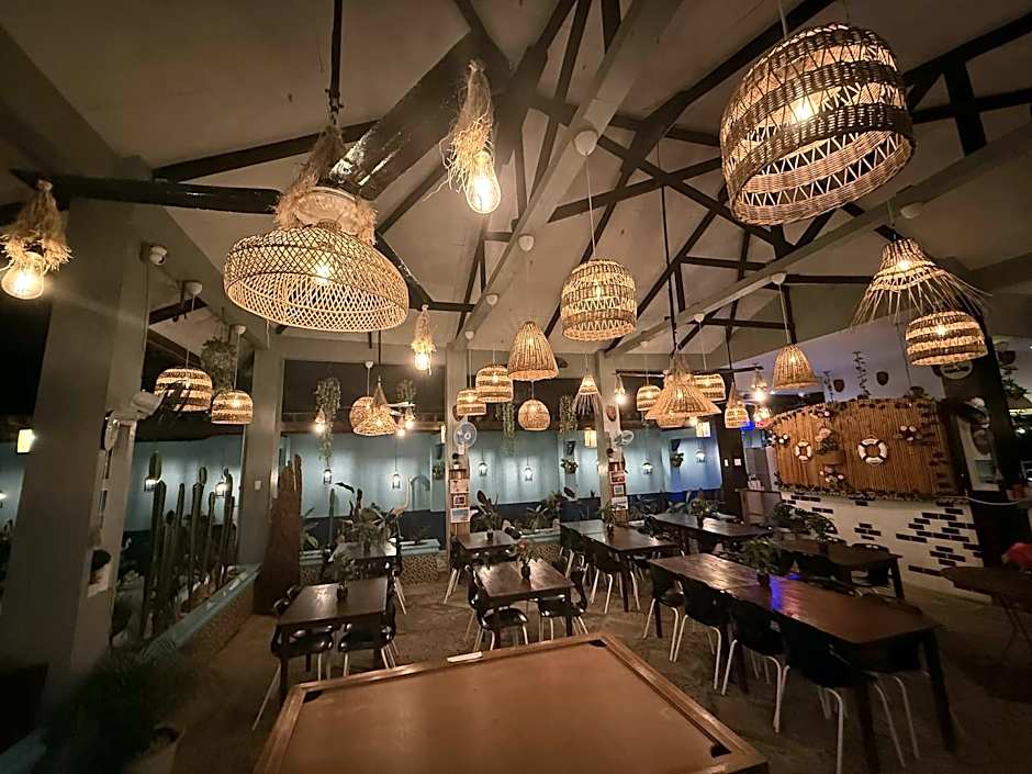 Ferellee Beachfront Inn