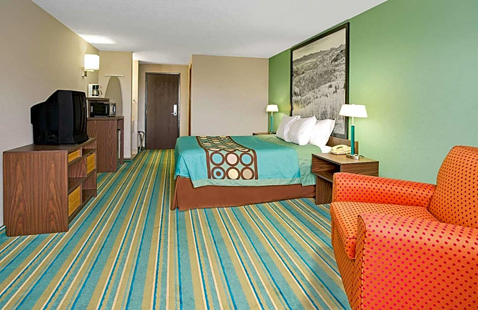 Super 8 by Wyndham Denver Stapleton