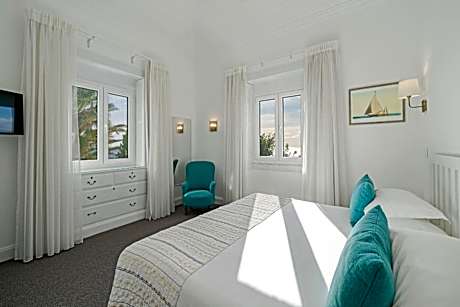 Double Room in Manor House with Sea View