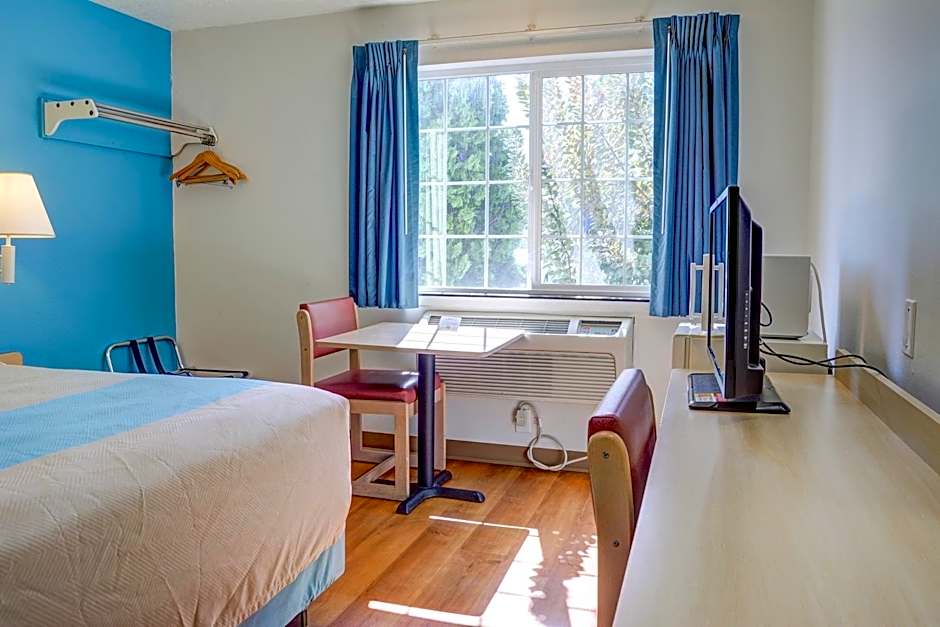 Motel 6-The Dalles, OR