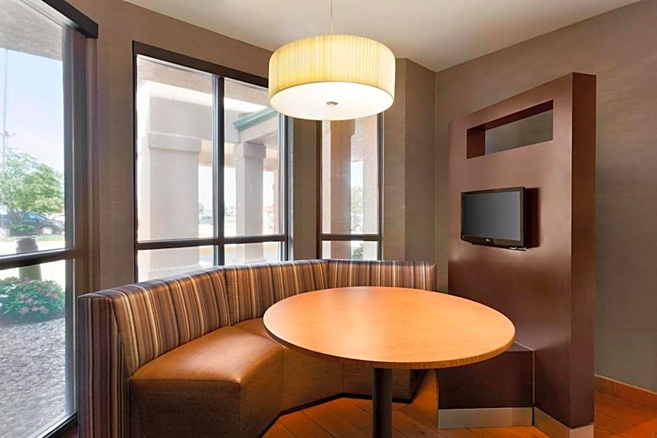 Courtyard by Marriott Bloomington Normal