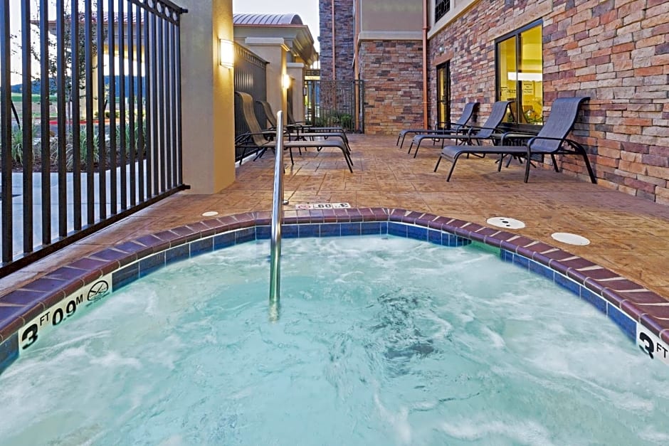 Holiday Inn Express & Suites Poteau By IHG