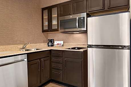 King Studio with Adapted Tub - Mobility and Hearing Accessible