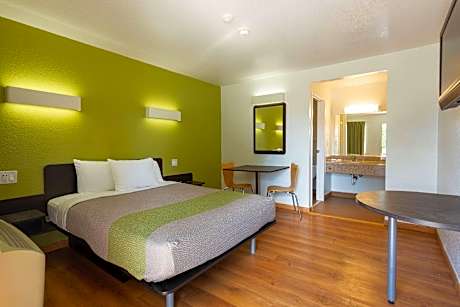 Queen Room - Smoking