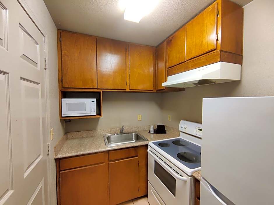 Regency Inn & Suites By Capital O Houston IAH Airport