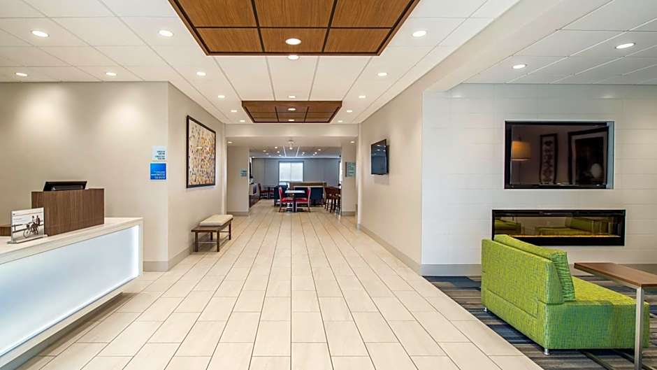 Holiday Inn Express Airdrie By IHG