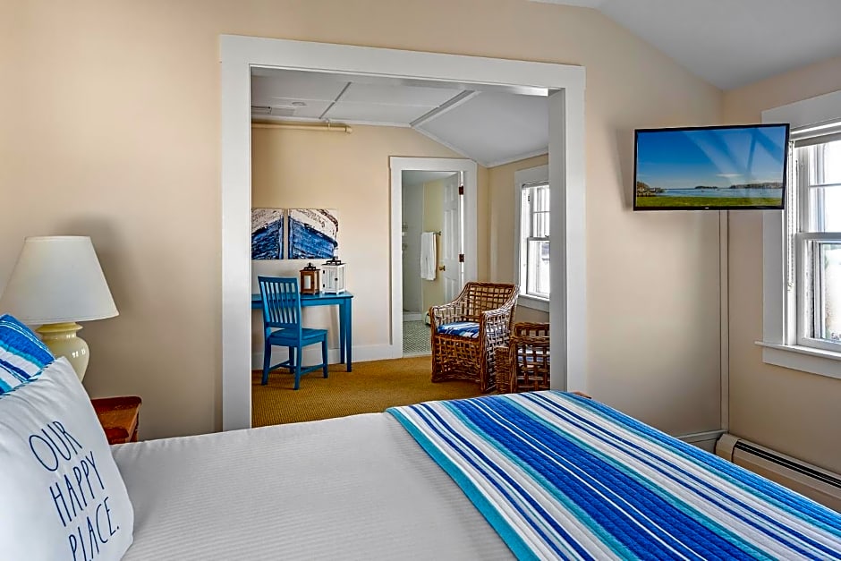 East Wind Inn & Suites