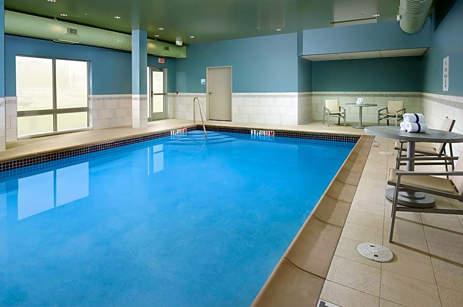 Holiday Inn Express & Suites Altoona By IHG
