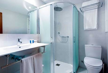 DOUBLE COMFORT WITH POOL VIEW