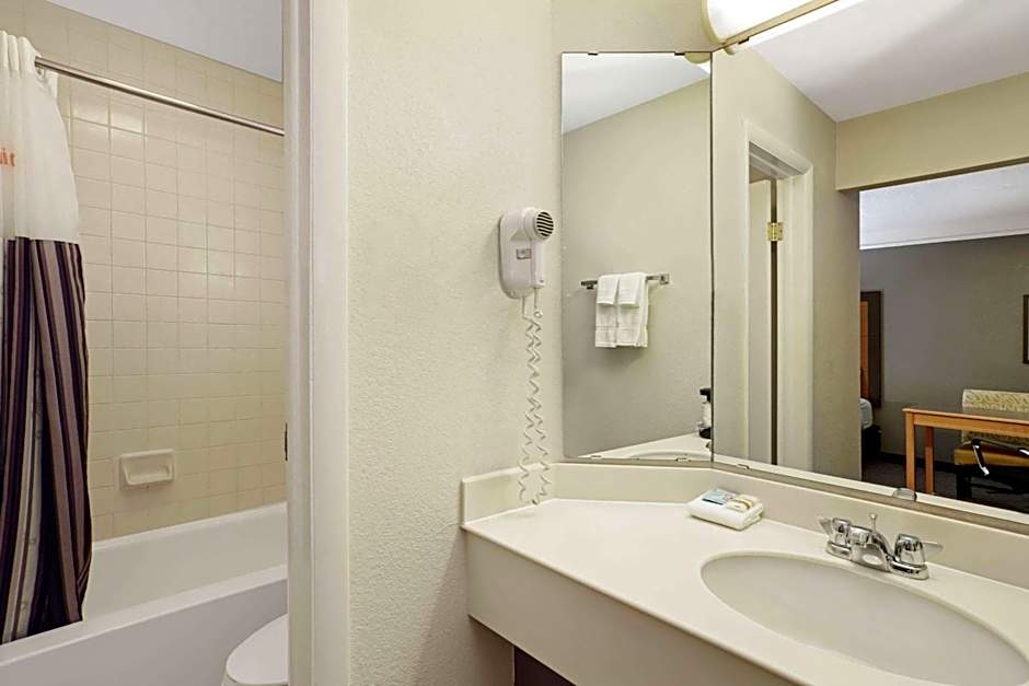 La Quinta Inn & Suites by Wyndham Denver  Golden