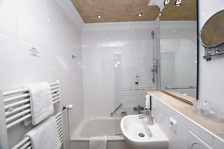 Hotel Altmünchen by Blattl