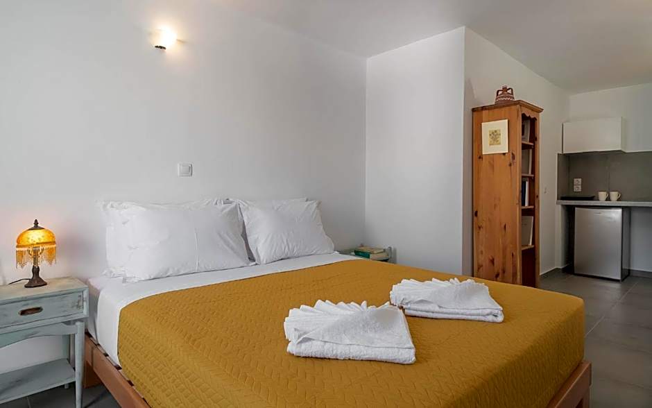 MIKRES CYCLADES DONOUSSA