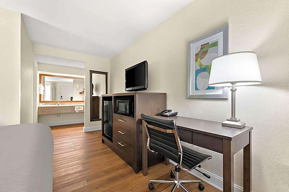 Quality Inn Pelham I-65 exit 246