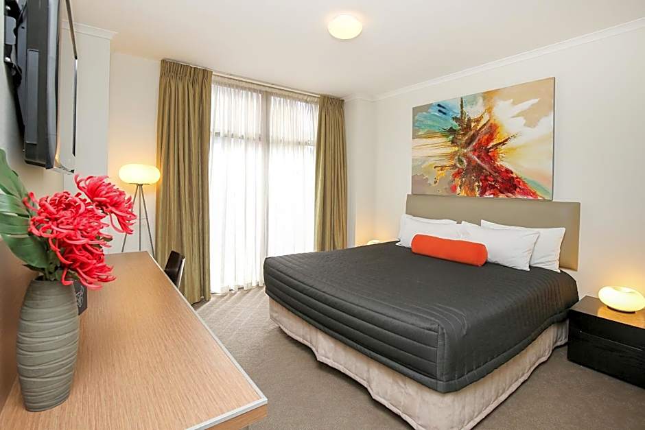 Indulge Apartments - Ontario