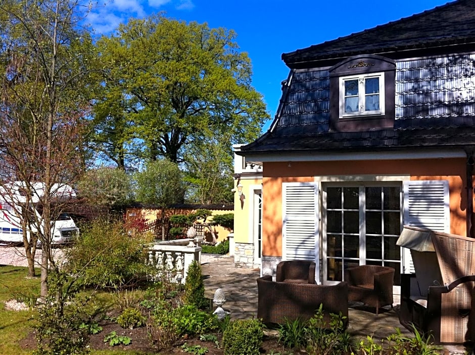 Yacht- , und Reisemobilhafen "Historisches Fährhaus" Wendenschloss