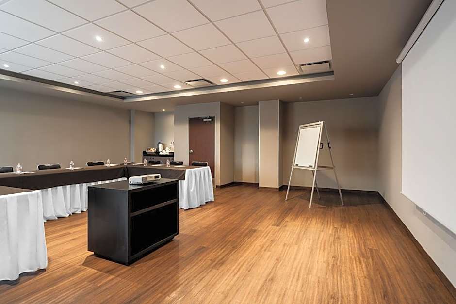 City Express Suites by Marriott Queretaro