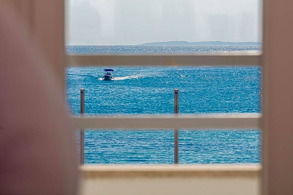 Boutique Residence Sundays