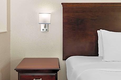 1 King Bed, Mobility Accessible Room, Bathtub w/ Grab Bars, Non-Smoking