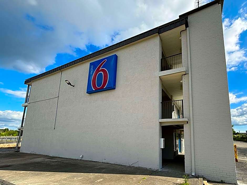 Motel 6 Richmond, KY EKU Campus Area