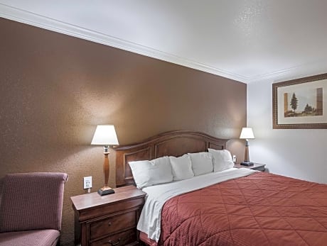 1 Queen Bed Nonsmoking