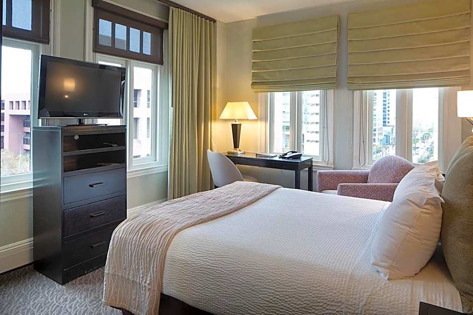 Photo 1 of 5 of Classic 1 Queen Bed, Accessible, City View