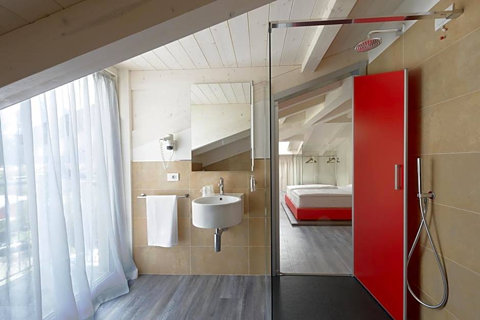 Hotel Baia Azzurra - Lake Front