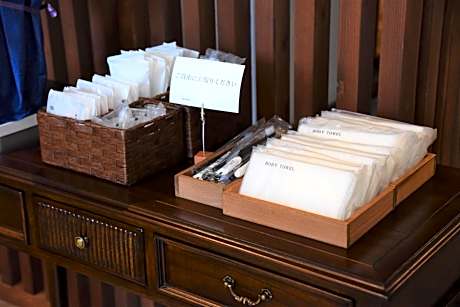 Semi-Private Cabin in 2-Bed Room