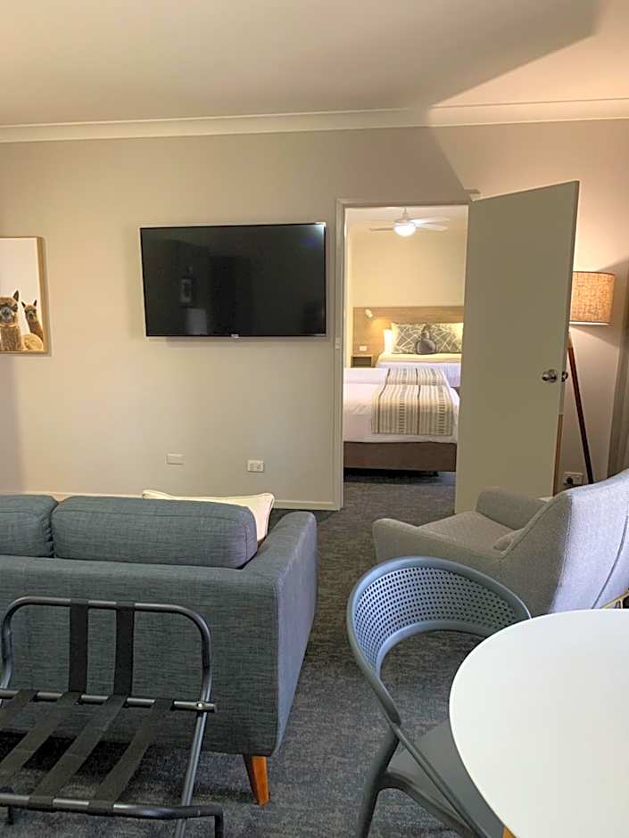 Hamilton Henry Parkes Motor Inn