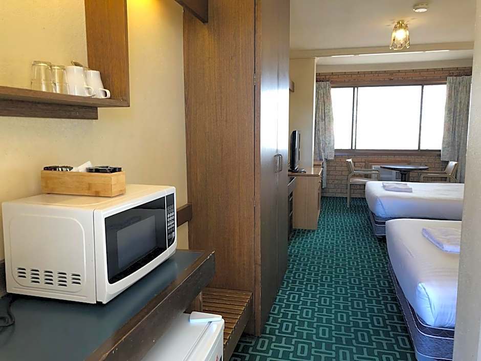 Canberra Lyneham Motor Inn