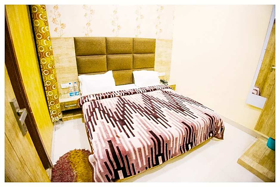 Goroomgo Shree Krishna Hotels Amritsar