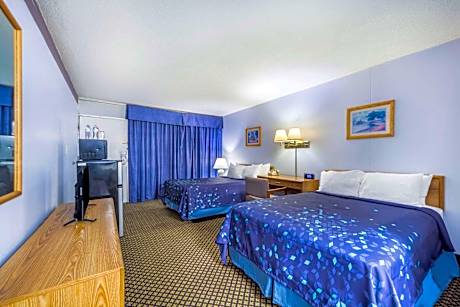 Queen Room with Two Queen Beds - Non-Smoking