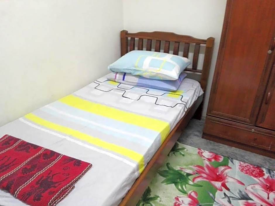 Idaman guesthouse Malay FAMILY ONLY