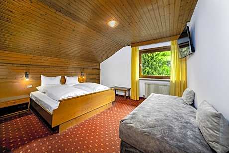 One-Bedroom Apartment (5 Adults)