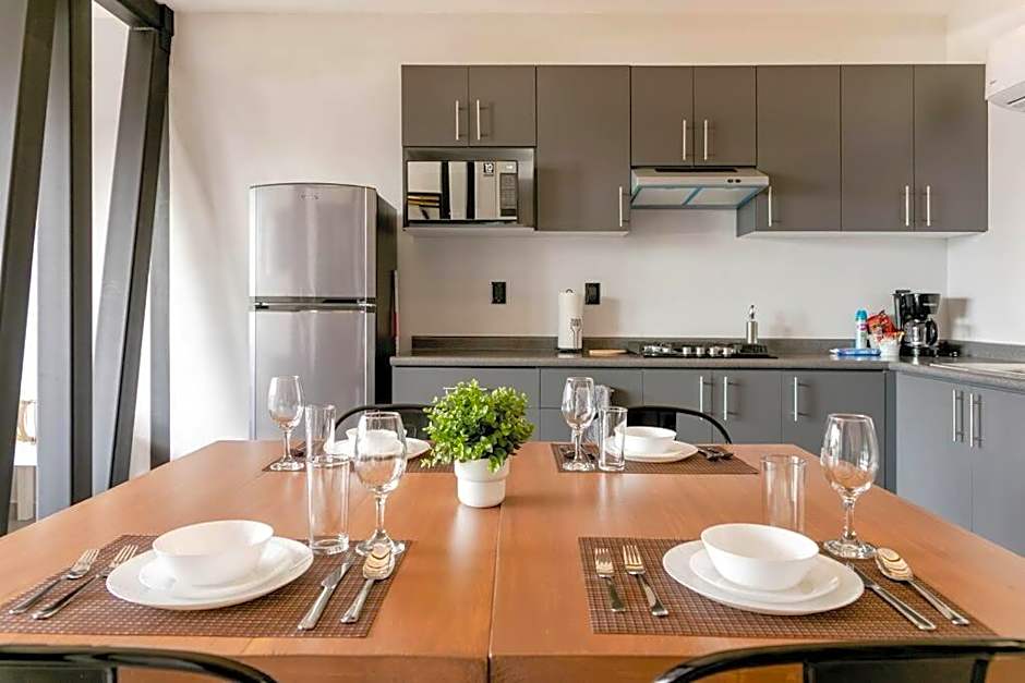 3Ph Amazing 2Bdrm 2bath private terrace fits 10