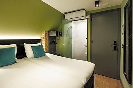 Twin Room with Shared Toilet