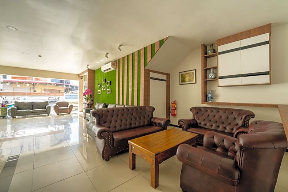 Mary J Hotel Family 10 pax room