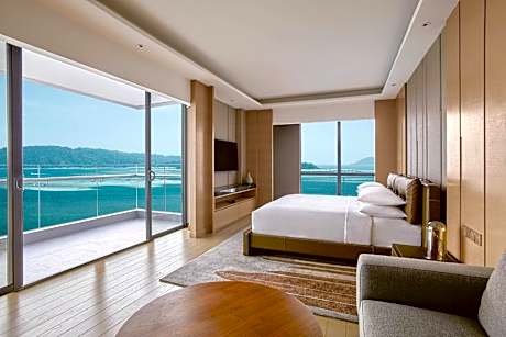 presidential suite, m club lounge access, suite, 1 king, sea view, balcony