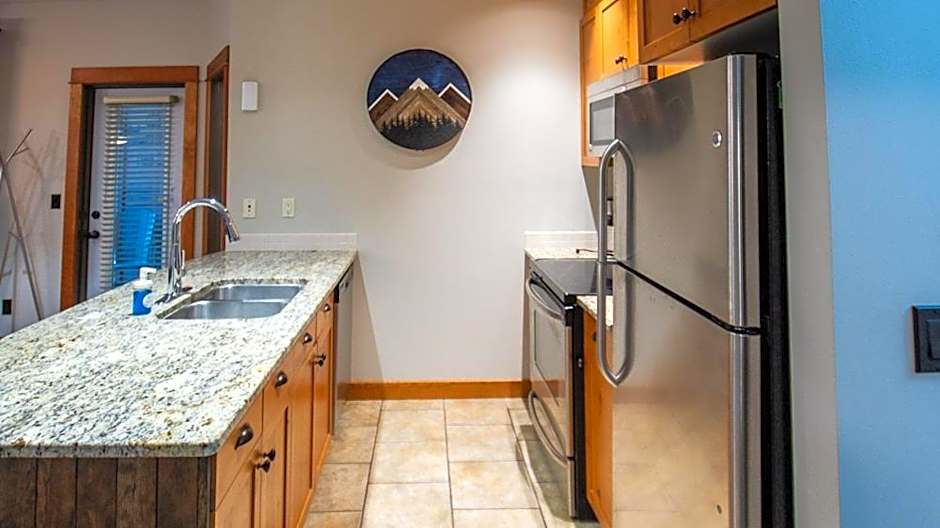 Timberline Lodges by Fernie Lodging Co