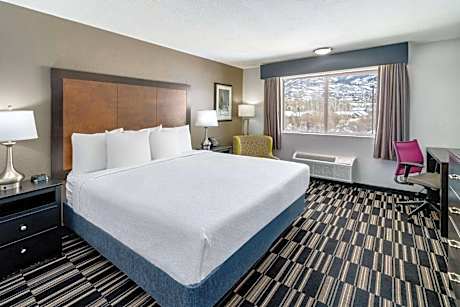 King Room with Walk-in Shower - Mobility Accessible/Non-Smoking